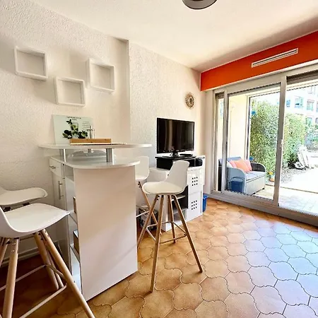 Apartament Bord De *